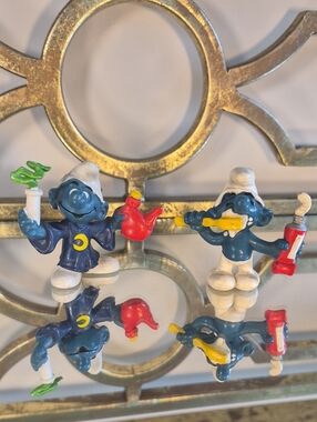 Smurfs Lot of 2 Schleich-Alchemist Smurf Wizard & Smurf Brushing Teeth